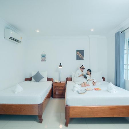 White Corner Hotel بنوم بنه المظهر الخارجي الصورة
