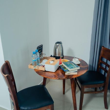White Corner Hotel بنوم بنه المظهر الخارجي الصورة
