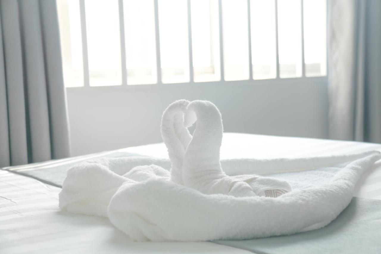White Corner Hotel بنوم بنه المظهر الخارجي الصورة
