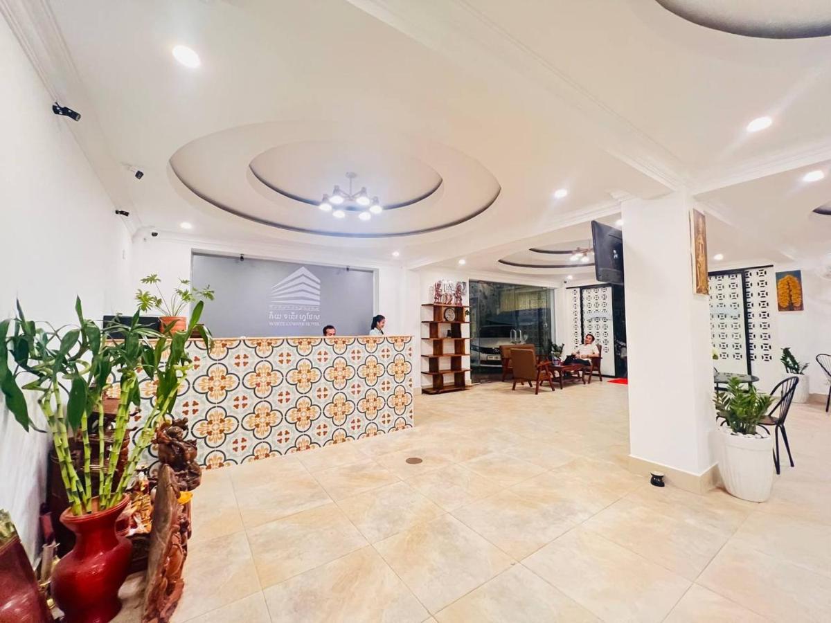 White Corner Hotel بنوم بنه المظهر الخارجي الصورة