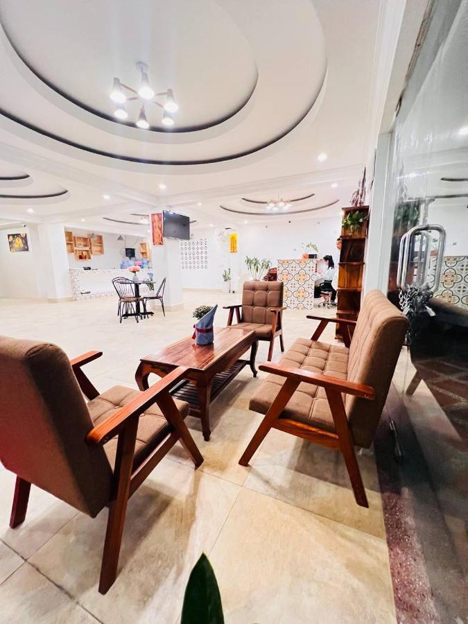 White Corner Hotel بنوم بنه المظهر الخارجي الصورة