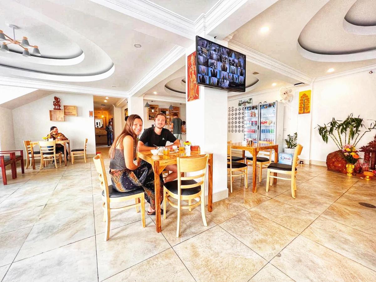White Corner Hotel بنوم بنه المظهر الخارجي الصورة