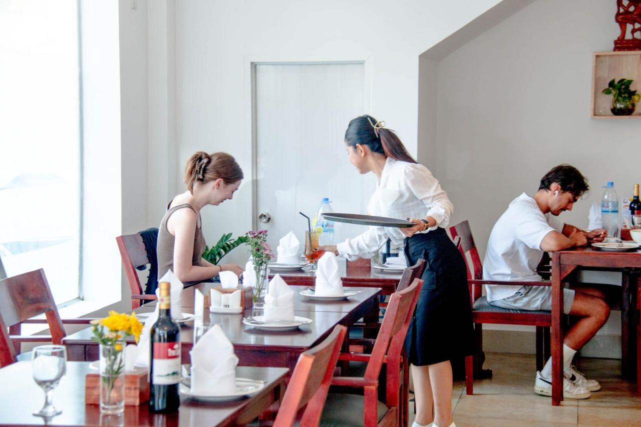 White Corner Hotel بنوم بنه المظهر الخارجي الصورة
