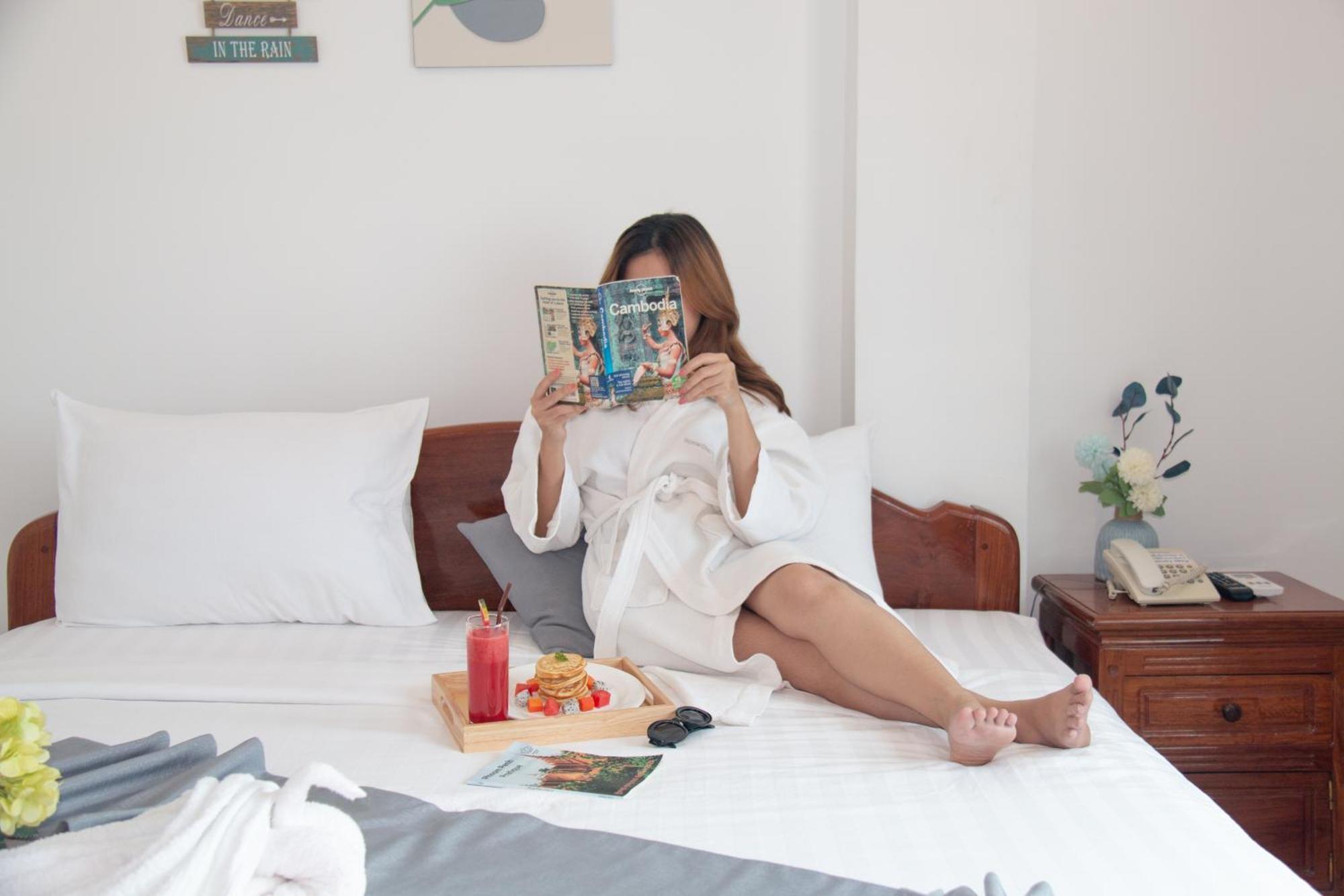 White Corner Hotel بنوم بنه المظهر الخارجي الصورة