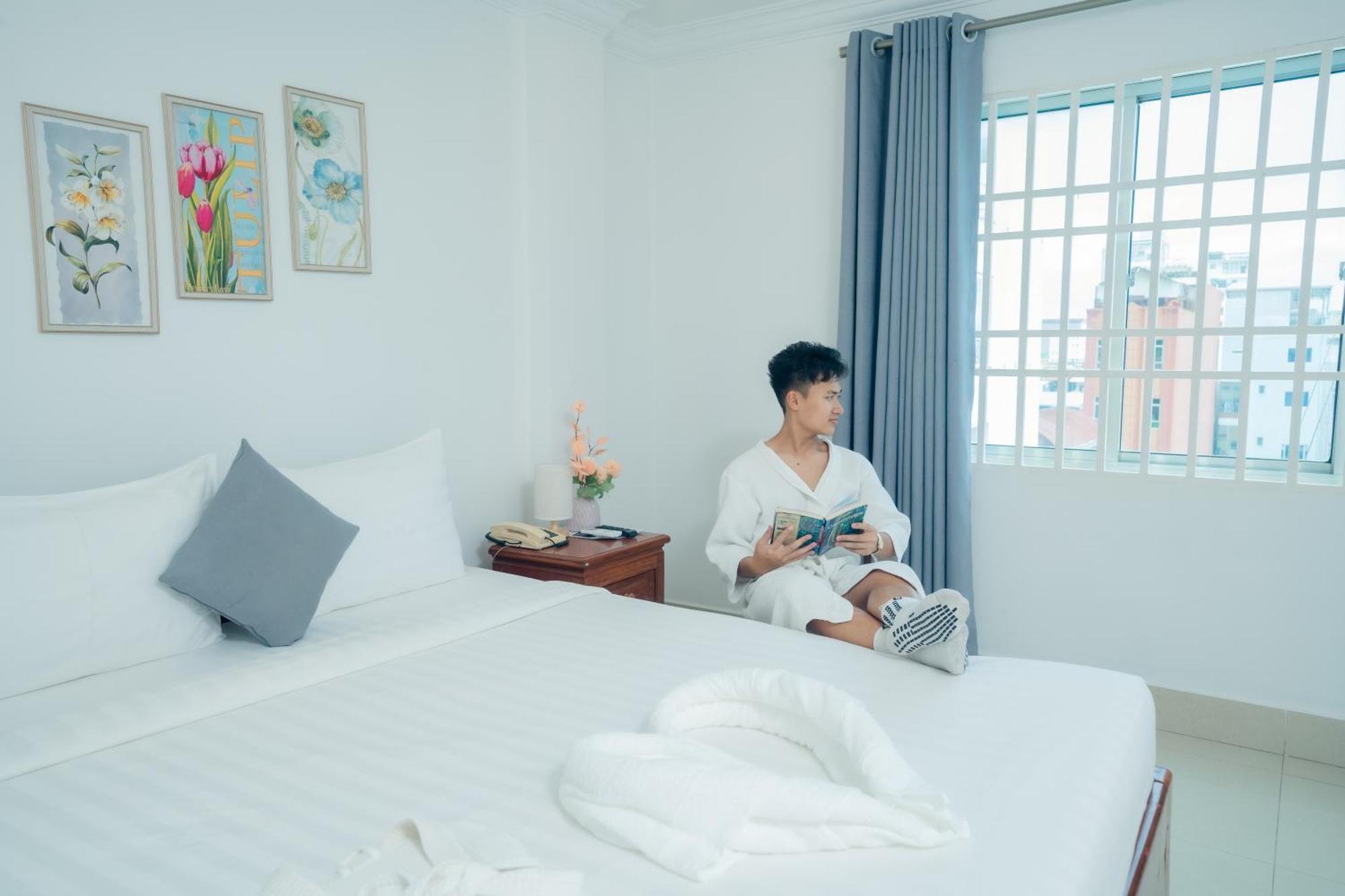 White Corner Hotel بنوم بنه المظهر الخارجي الصورة