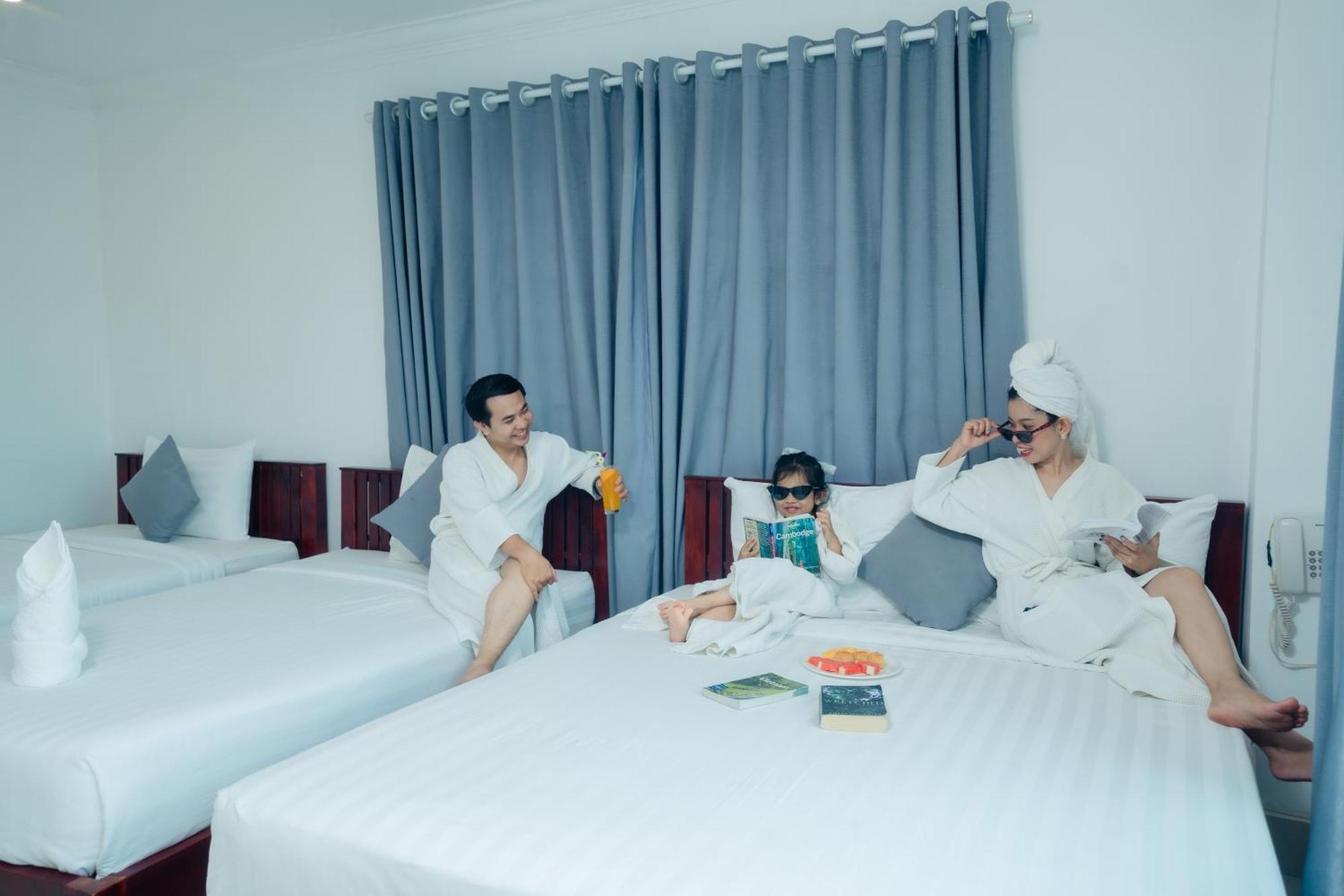 White Corner Hotel بنوم بنه المظهر الخارجي الصورة