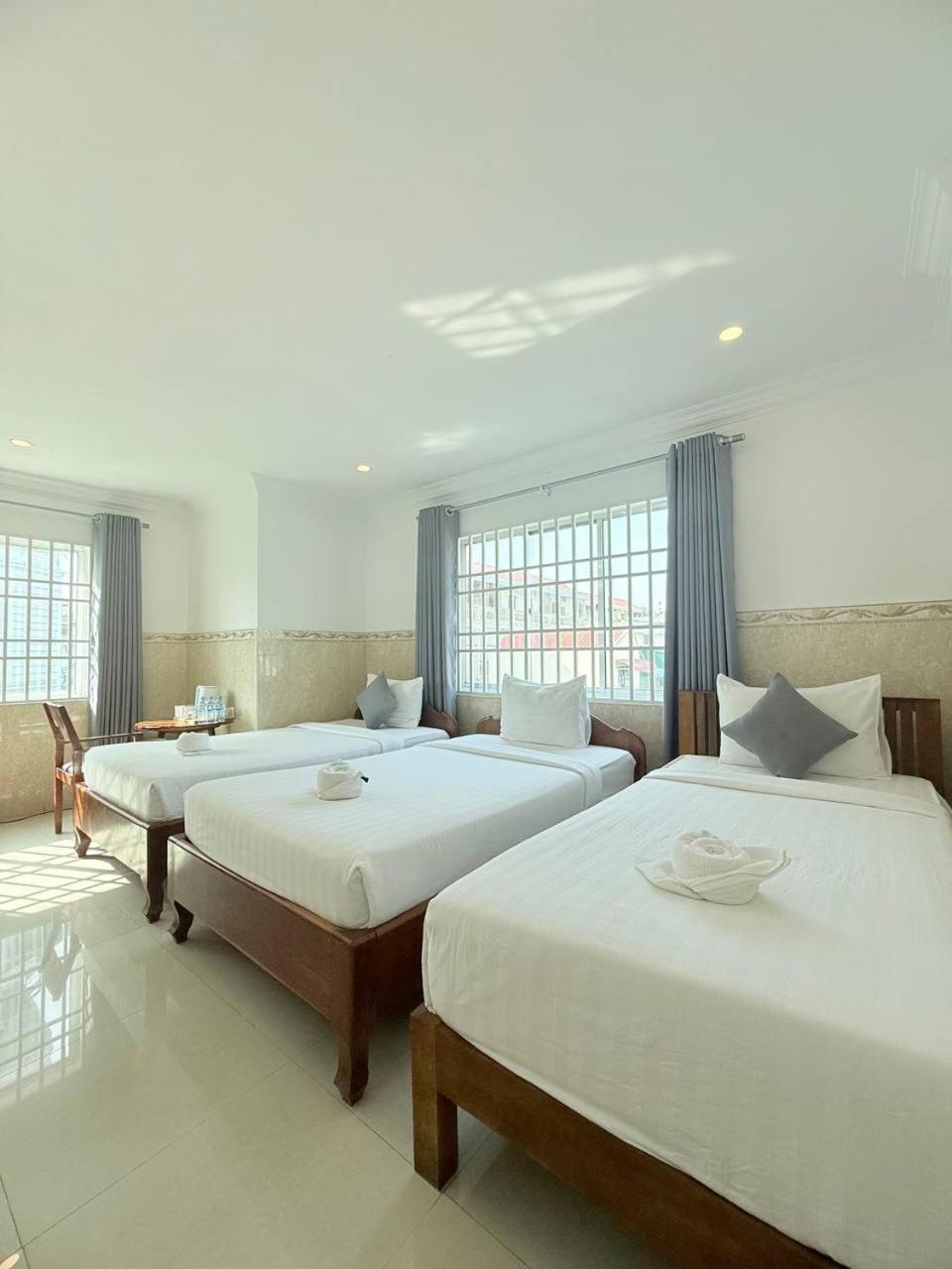 White Corner Hotel بنوم بنه المظهر الخارجي الصورة