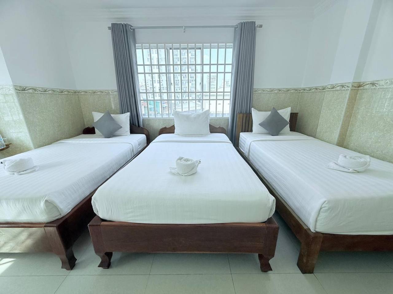 White Corner Hotel بنوم بنه المظهر الخارجي الصورة