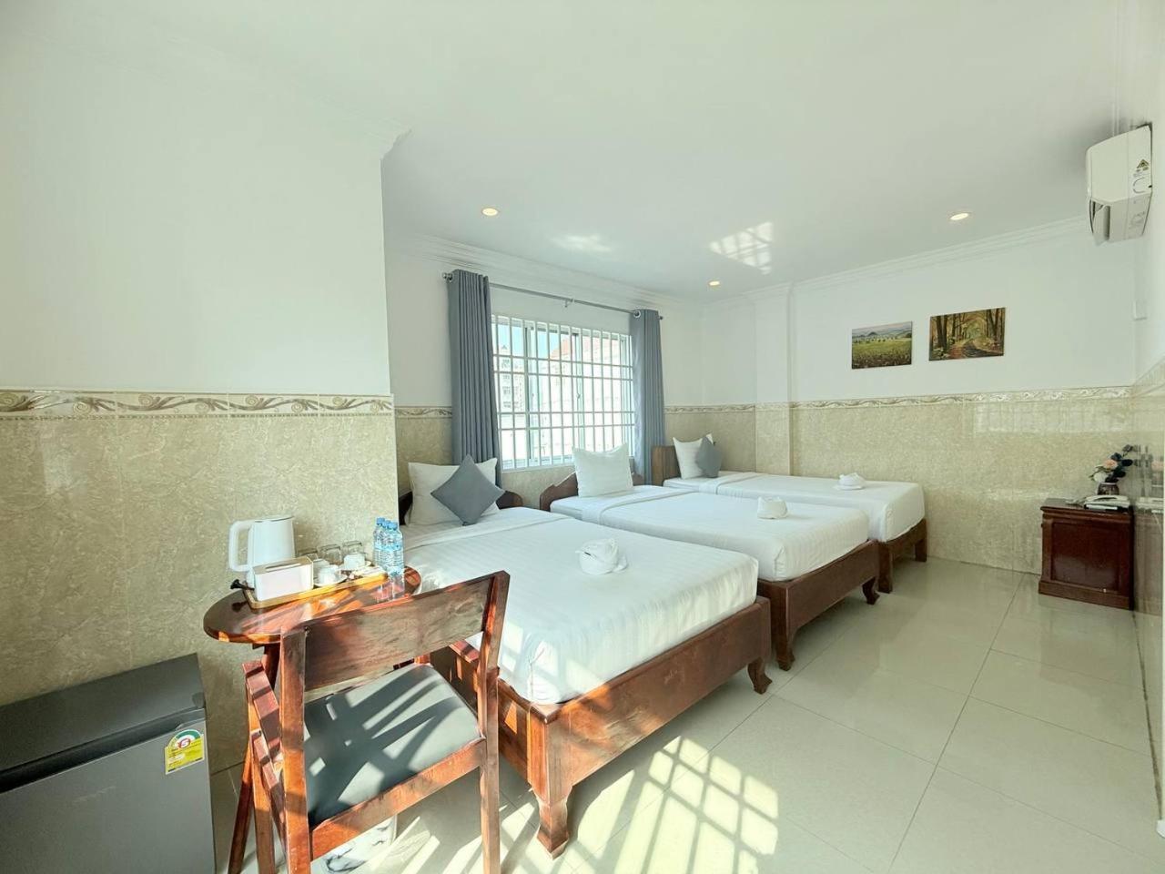 White Corner Hotel بنوم بنه المظهر الخارجي الصورة