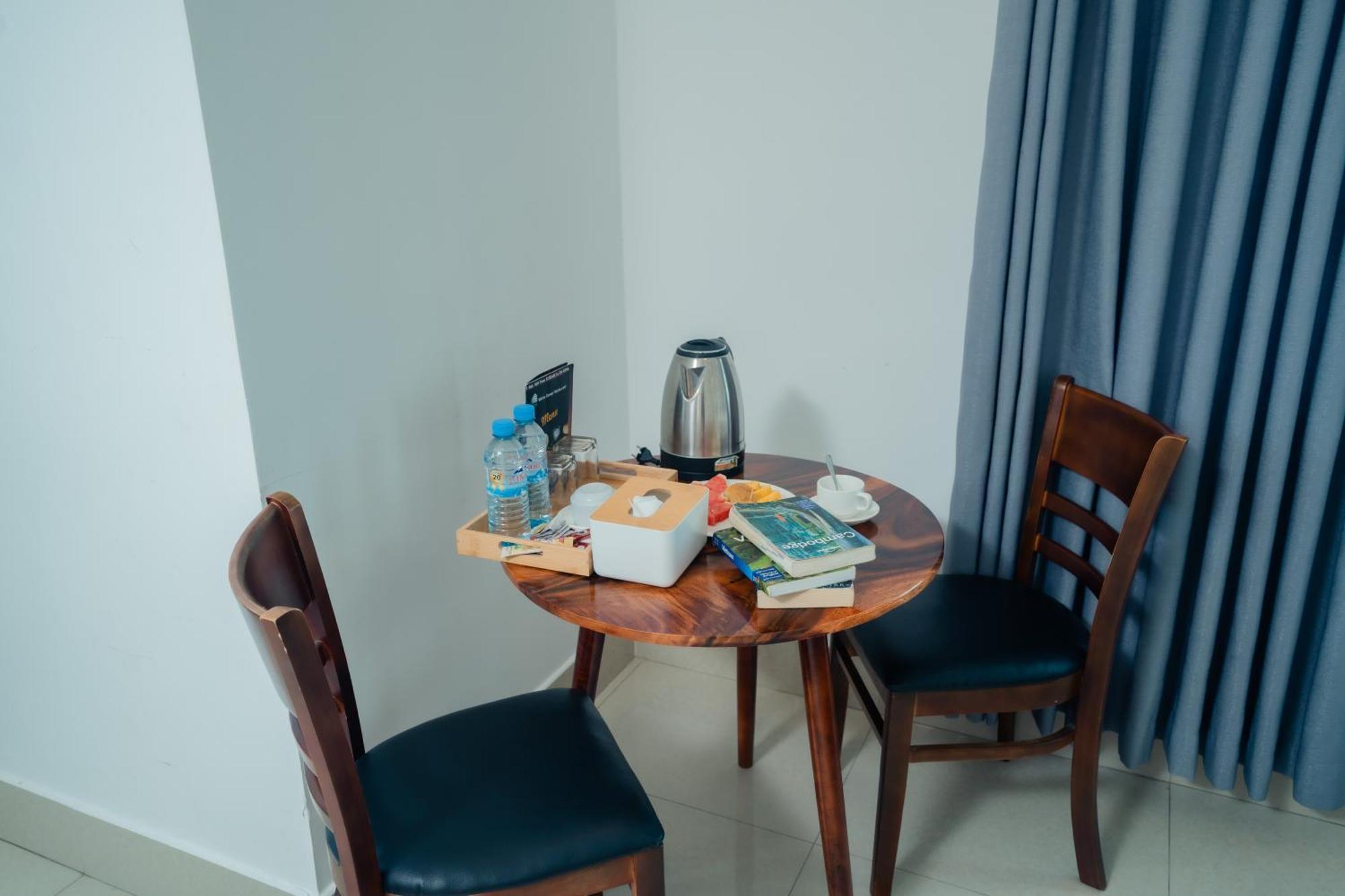 White Corner Hotel بنوم بنه المظهر الخارجي الصورة